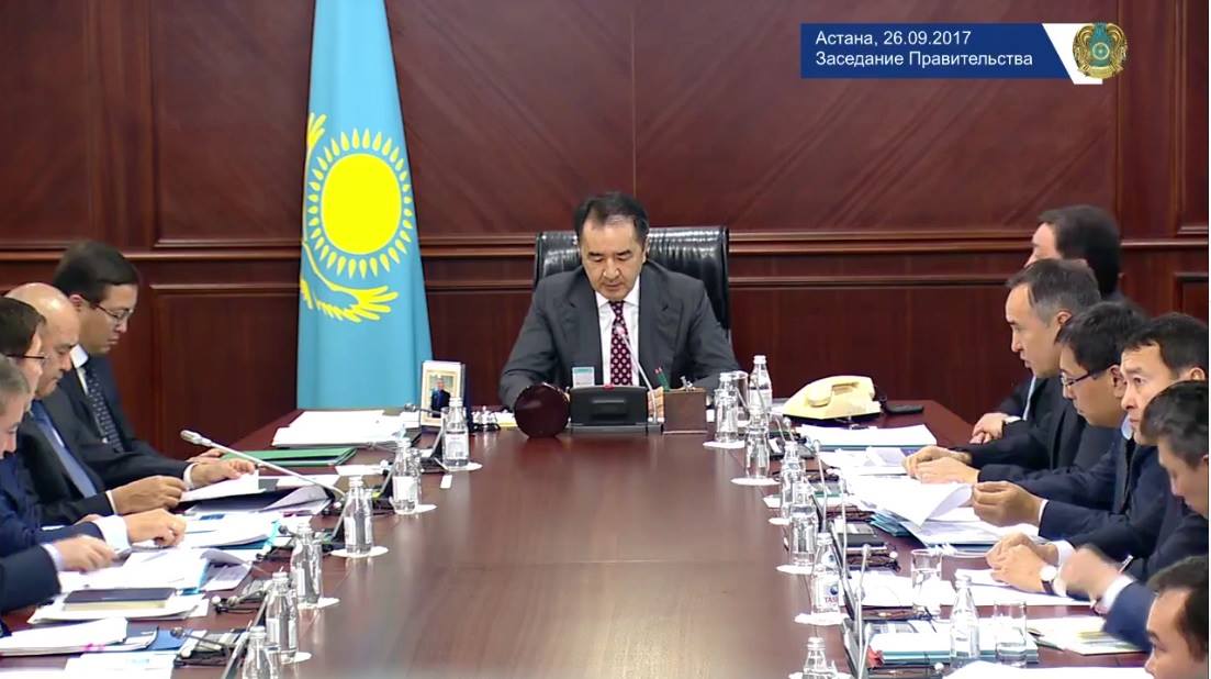 Úkimette aýyldy sapaly ınternetpen qamtý máselesi qaraldy