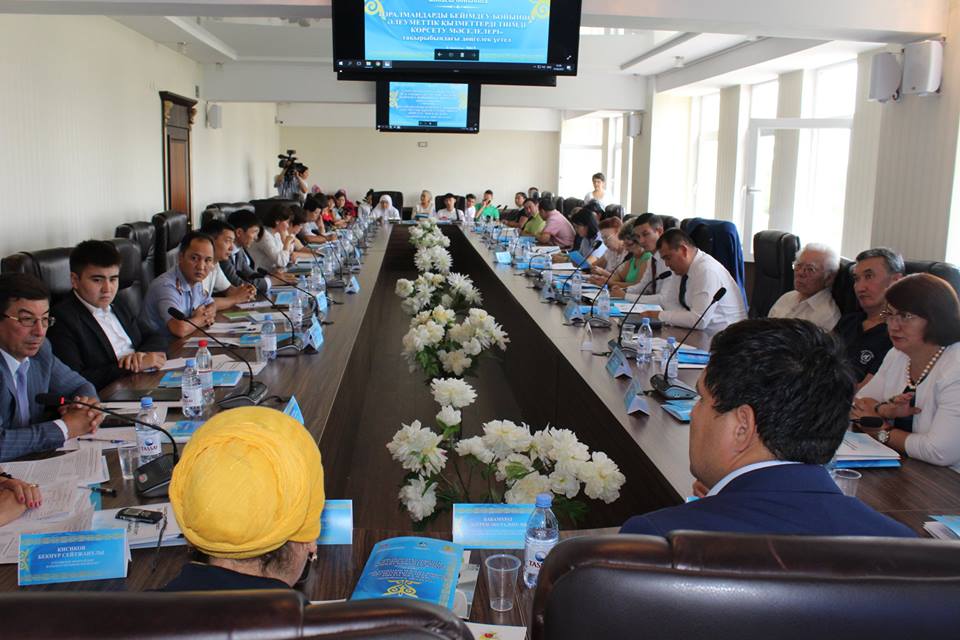 Elimizdegi úkimettik emes uıym ókilderi latyn qarpine kóshýdi qoldaıdy