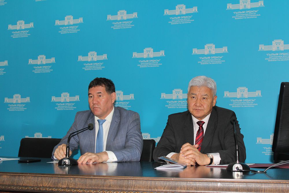 Almatyda latyn qarpindegi sırek kitaptar kórmesi ótti