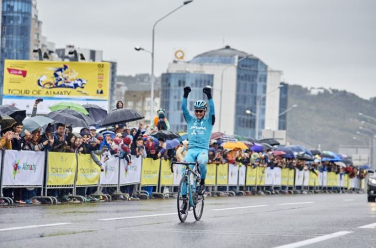 Álemniń úzdik veloshabandozdary Almatyda bas qosady