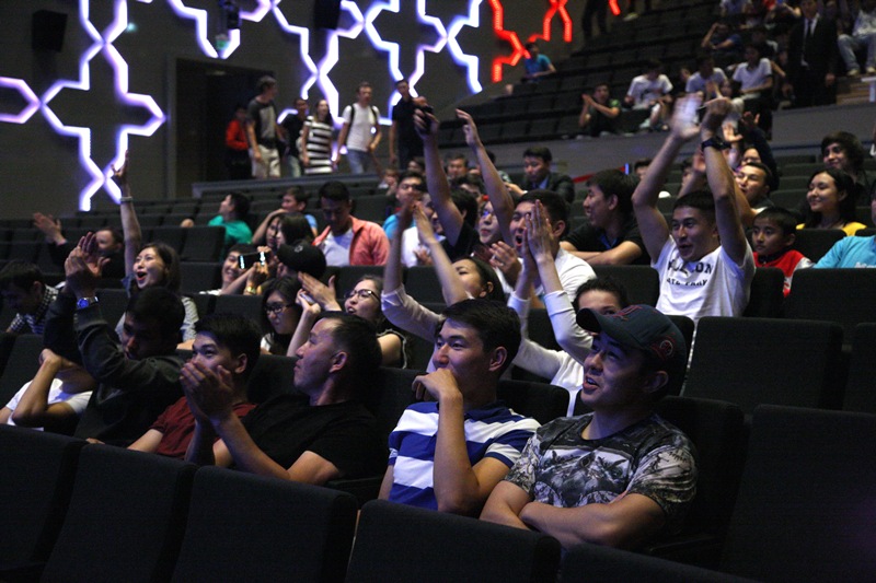 Qazaq jankúıeri qaıda júr?