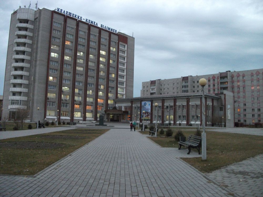 Judyryqty juldyzdarmen júzdesti