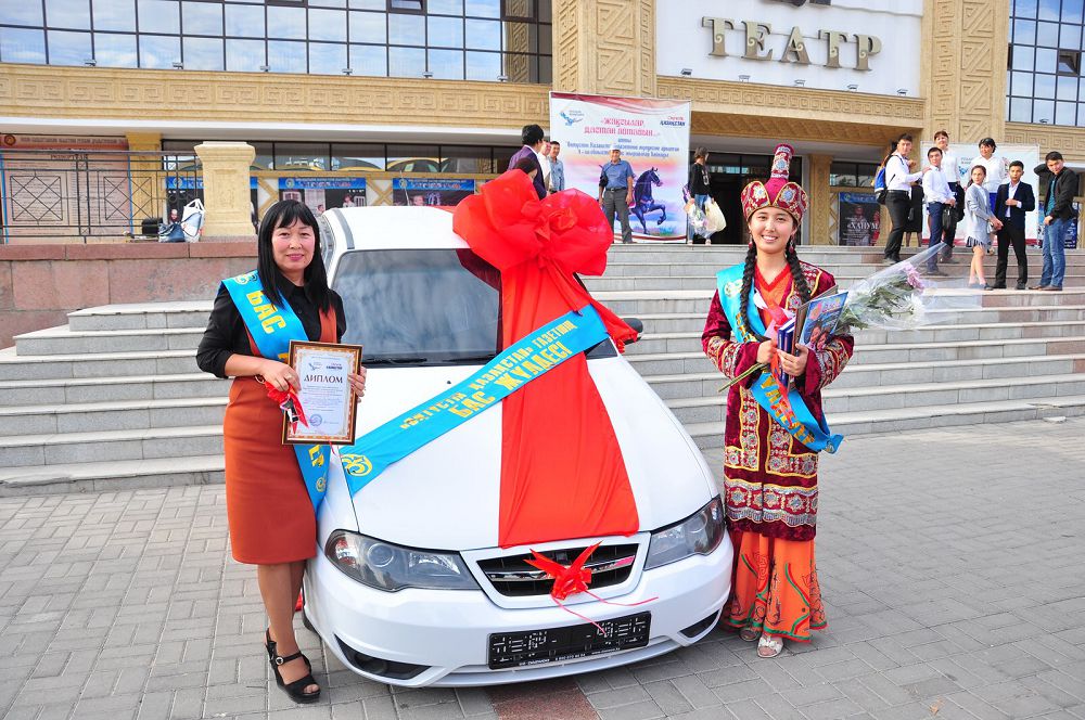 OQO-da batyrlar jyryn jatqa aıtýdan oblystyq baıqaý ótti