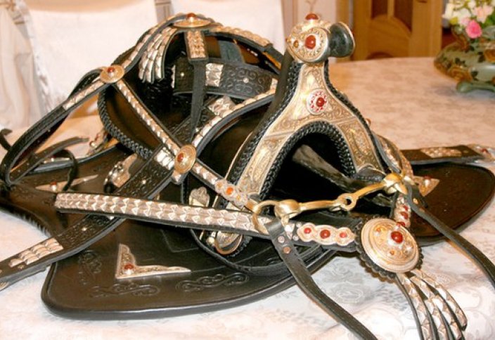 At ábzelderine arnaldy 