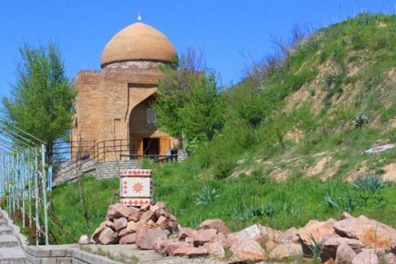 OQO-da stýdentter jaz aılarynda kıeli jerlerge saıahat jasaıdy