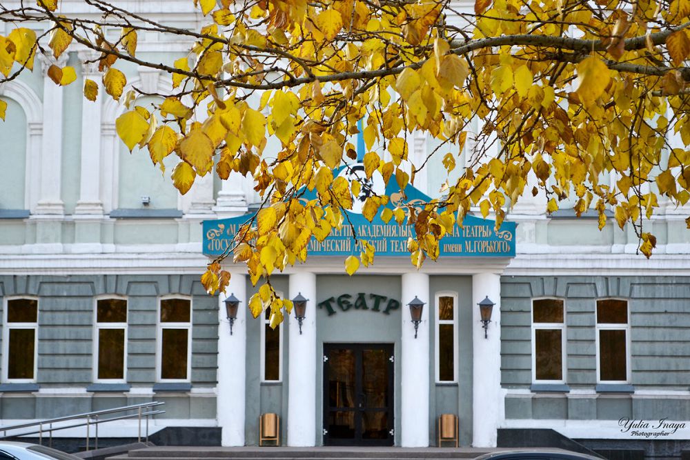 Isine qarap kisini tany