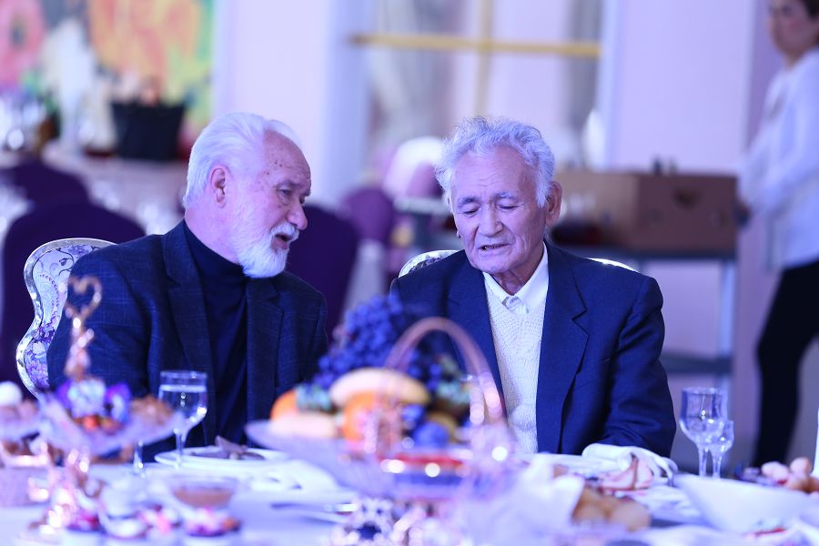 Aqtóbede Qarttar kúnine oraı zeınetkerler men ardagerlerge 110 mln teńge aýdarady

