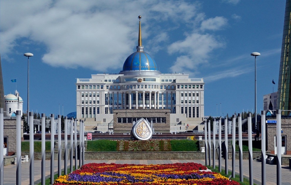 Elbasynyń dıplomatııalyq jáne qyzmettik pasporttardyń qoldanysy týraly Jarlyǵy shyqty