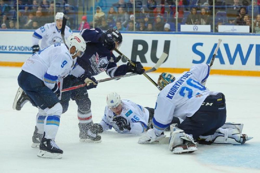 Burynǵy bapkeriniń komandasynan basym tústi
