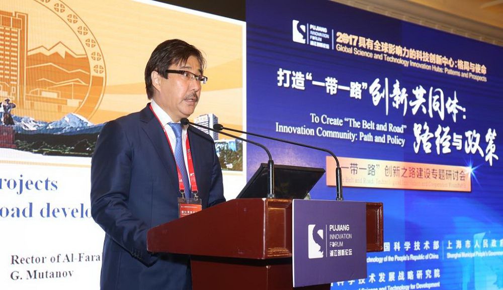 QazUÝ jobalary Shanhaıdaǵy «Pujiang» ınnovasııalyq forýmynda tanystyryldy 
