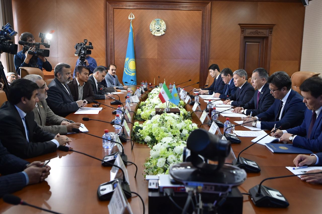 Irandyq delegasııa ońtústiktiń ınvestısııalyq áleýetimen tanysty