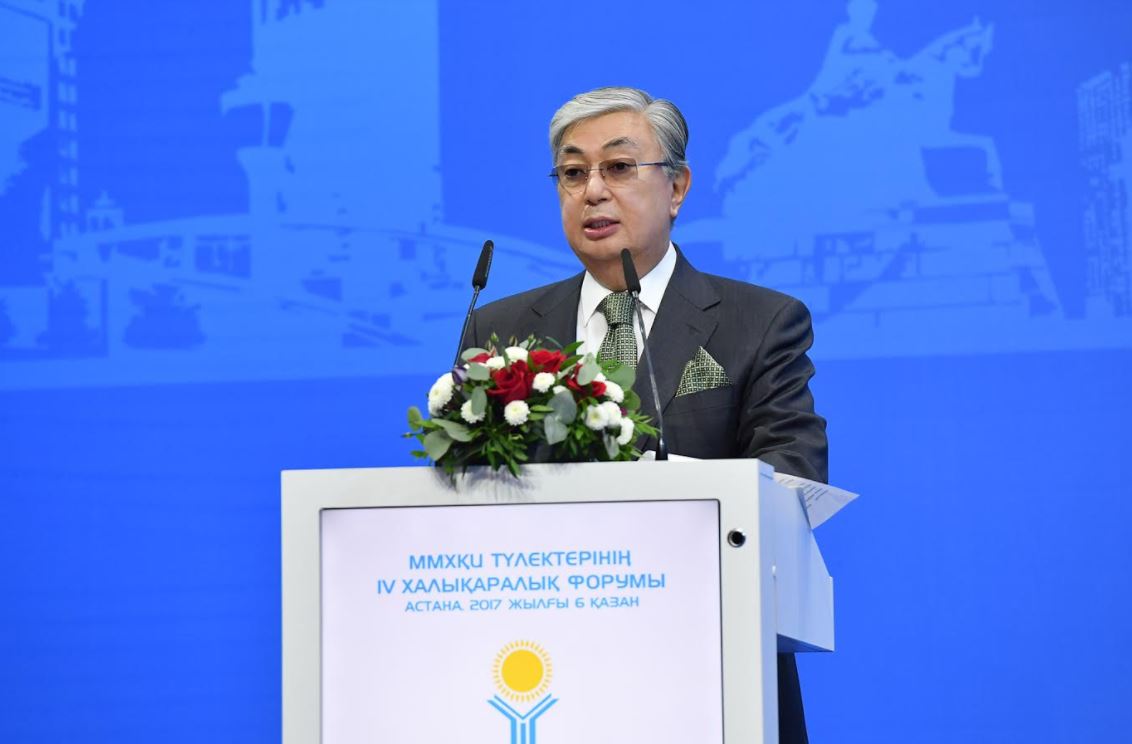 Toqaev Máskeý memlekettik halyqaralyq qatynastar ınstıtýty túlekteriniń forýmyna qatysty