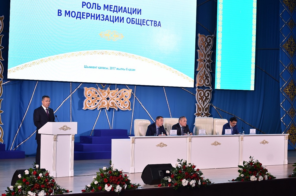 OQO-da «Qoǵamdy jańǵyrtýdaǵy medıasııanyń róli» respýblıkalyq dıspýt-forýmy ótti