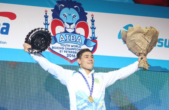 Sadrıddın Ahmedov kásipqoı boksqa aýysty