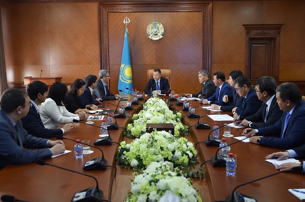 OQO ákimi «Phoenix Global» kompanııasynyń ókilderimen kezdesti

