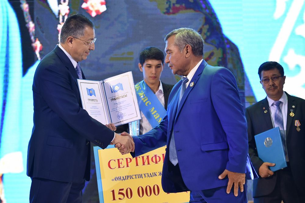 Shymkentte eńbek dınastııalarynyń oblystyq forýmy ótti