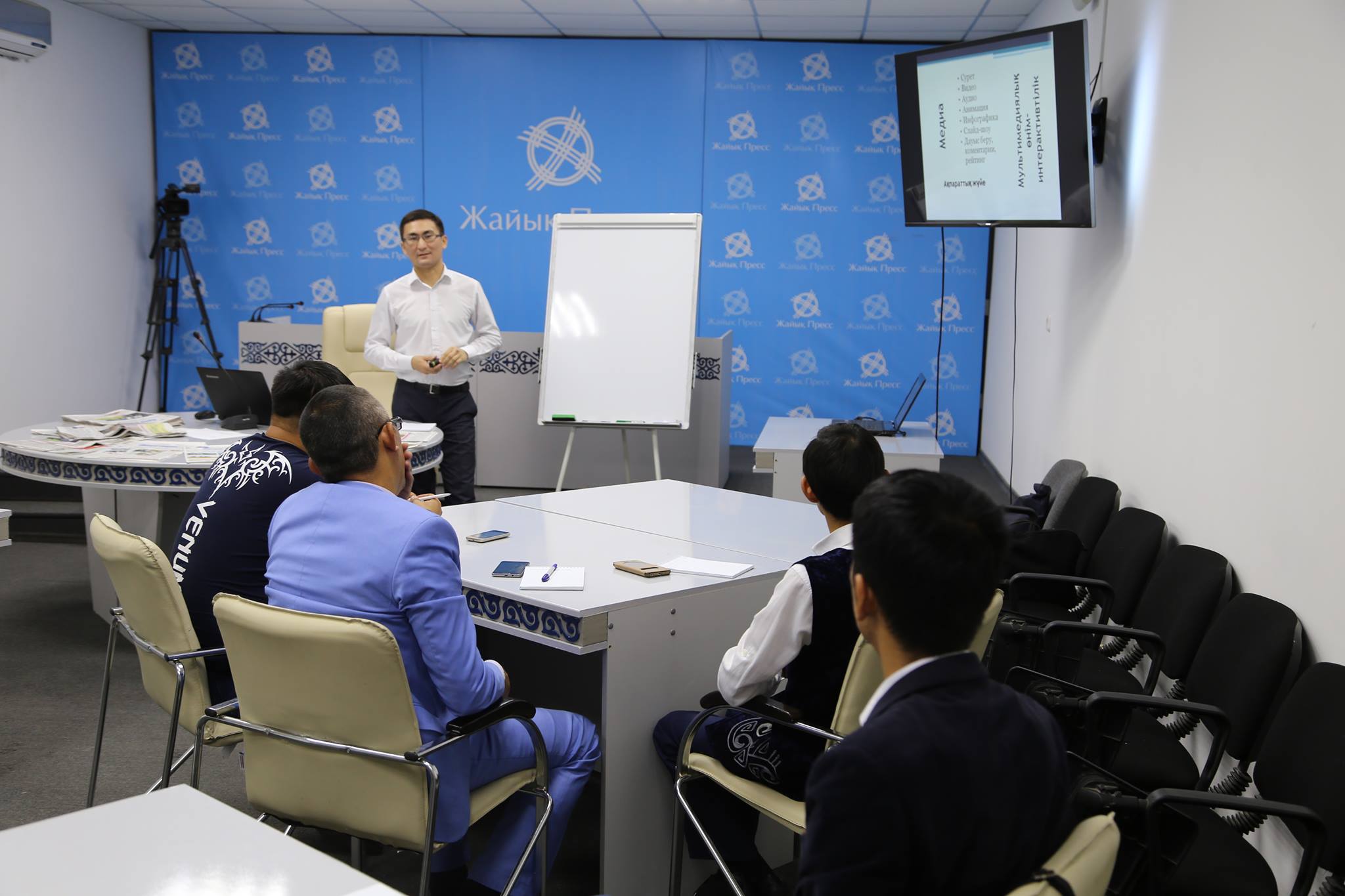 Batys Qazaqstan tilshileri bilim jetildiredi