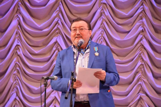 Ulyqbek Esdáýlet: Jas mamandardy álippeni jetildirý isine aralastyrǵan jón