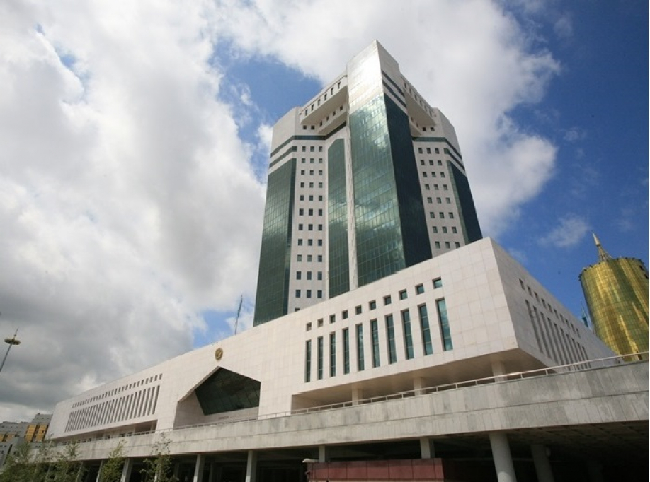 Saǵyntaev Medısına ortalyqtarynyń basshylarymen kezdesti