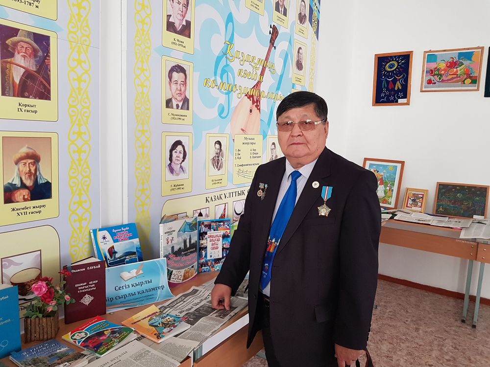 Ońdasyn Elýbaı jerlesterimen júzdesti