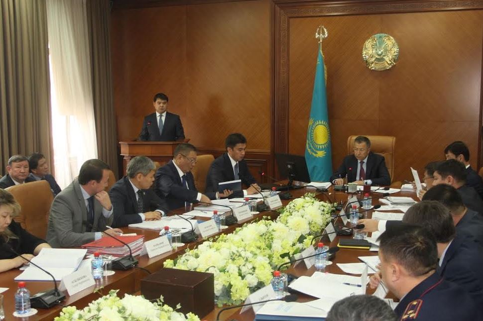 J. Túımebaev: «Oblysymyzda jer qoınaýyn zańsyz paıdalanýǵa jol berilmeýi kerek»