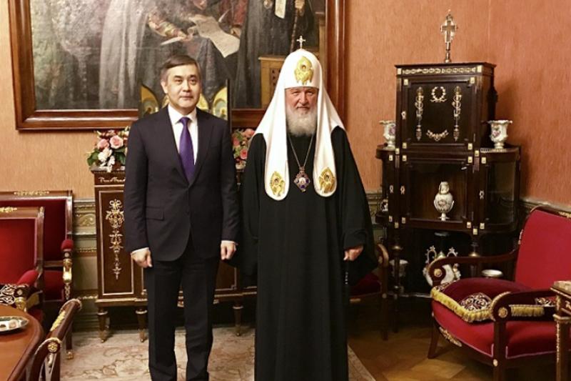Nurlan Ermekbaev Máskeý Patrıarhy Kırıllmen kezdesti