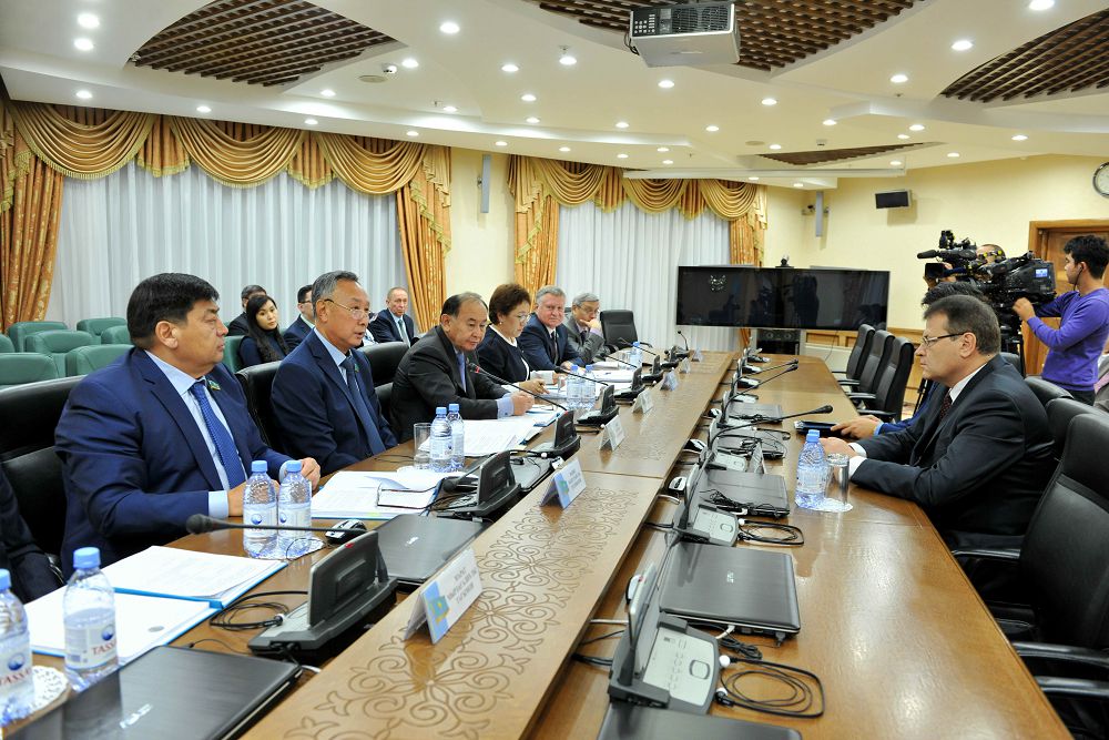 Senat komıtetinde «Ustap   berý týraly konvensııany ratıfıkasııalaý týraly» zań jobasy qaraldy