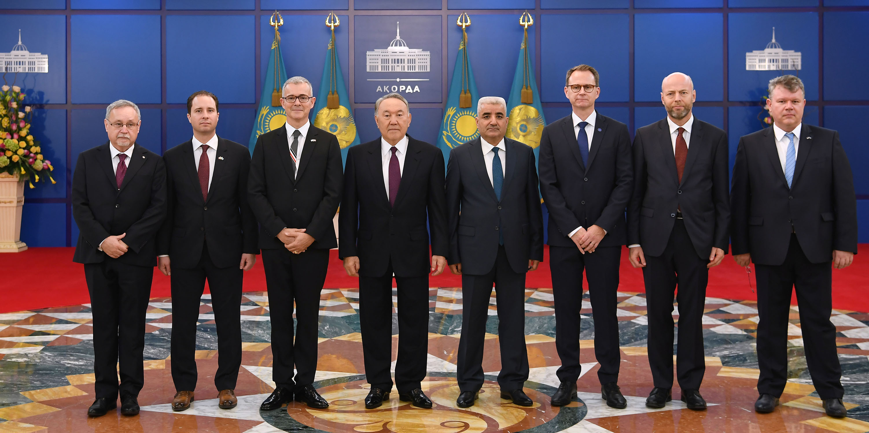 Qazaqstan Prezıdenti elshilerden senim gramotalaryn qabyldady