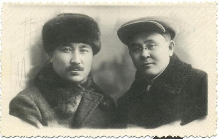 Sáken Seıfýllınniń «Ege­men Qazaqstandaǵy» qoltańbasy