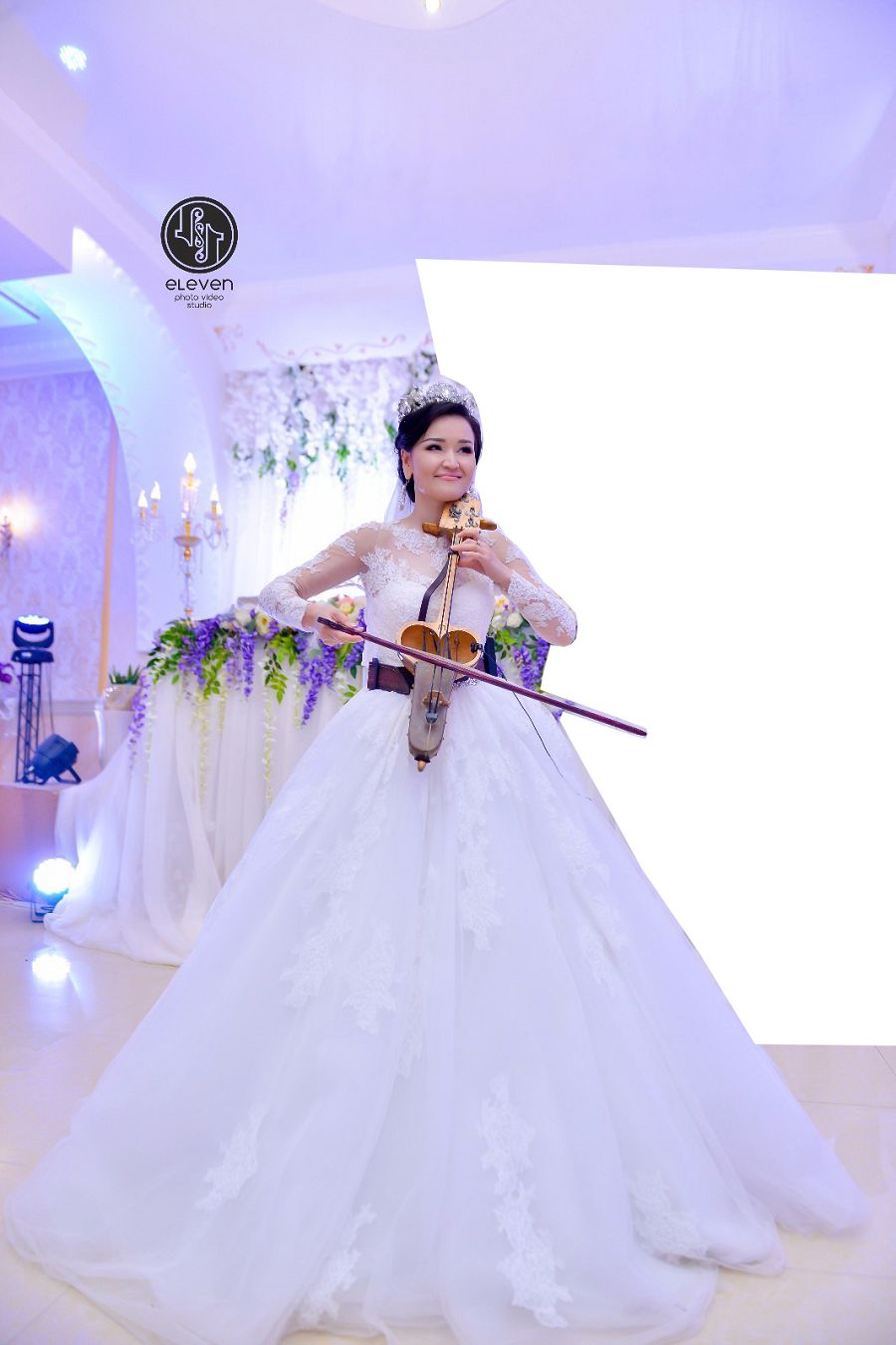 О́z toıynda qobyz tartqan kelin