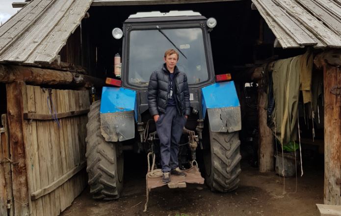 Elbasynan syıǵa traktor alǵan otbasy