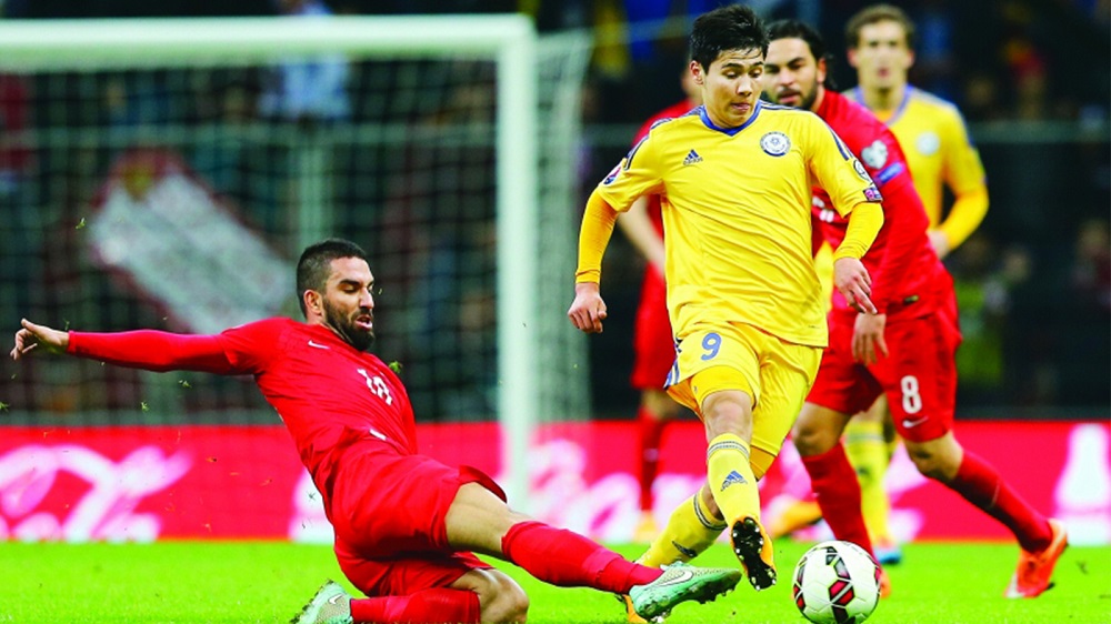 Qazaq ulany dop tebe almaı júr. Nege?