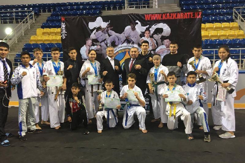 Kókshetaýlyq karateshiler el chempıonatynda 12 medal jeńip aldy