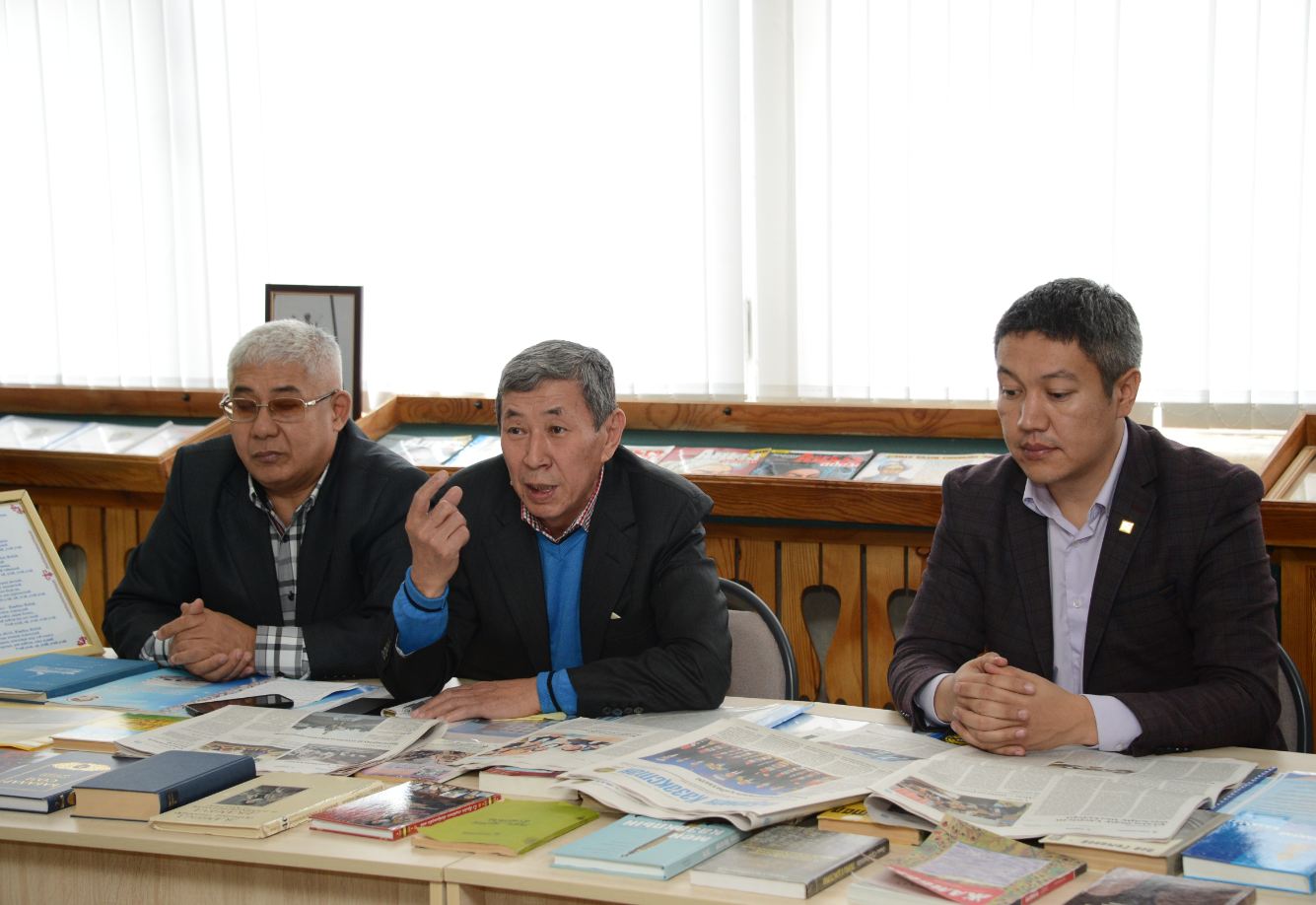  «Egemen» ókilderi mektep muǵalimderimen kezdesti