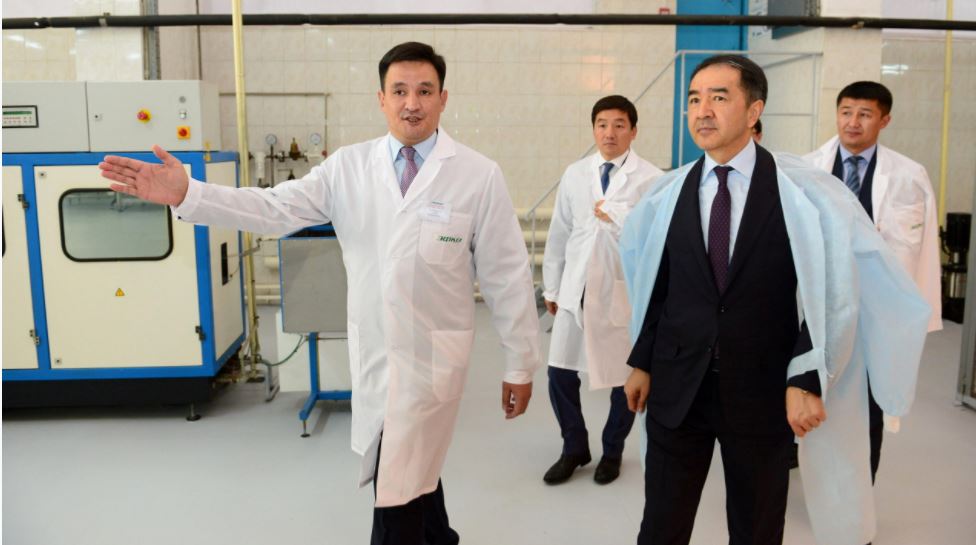 Premer-Mınıstr Almaty qalasyndaǵy ShOB-tiń iri nysandarynyń qyzmetimen tanysty