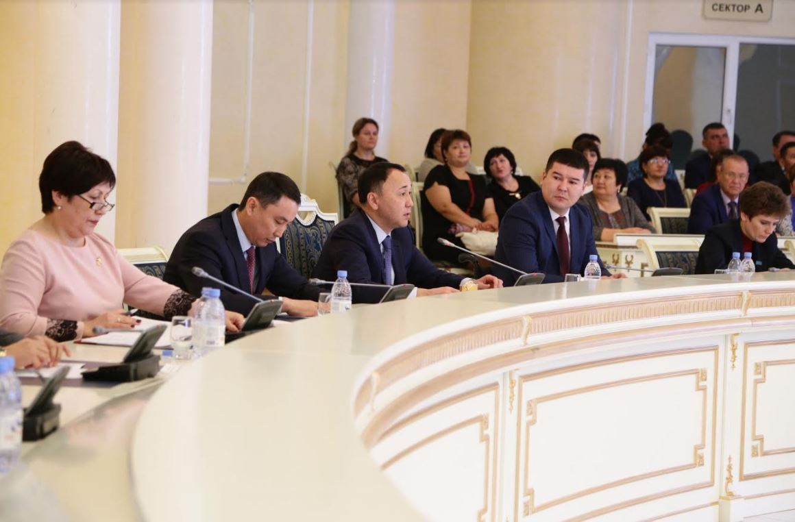 Qostanaıda áleýmettik qyzmetkerlerdiń «Aıaly alaqan» forýmy ótti