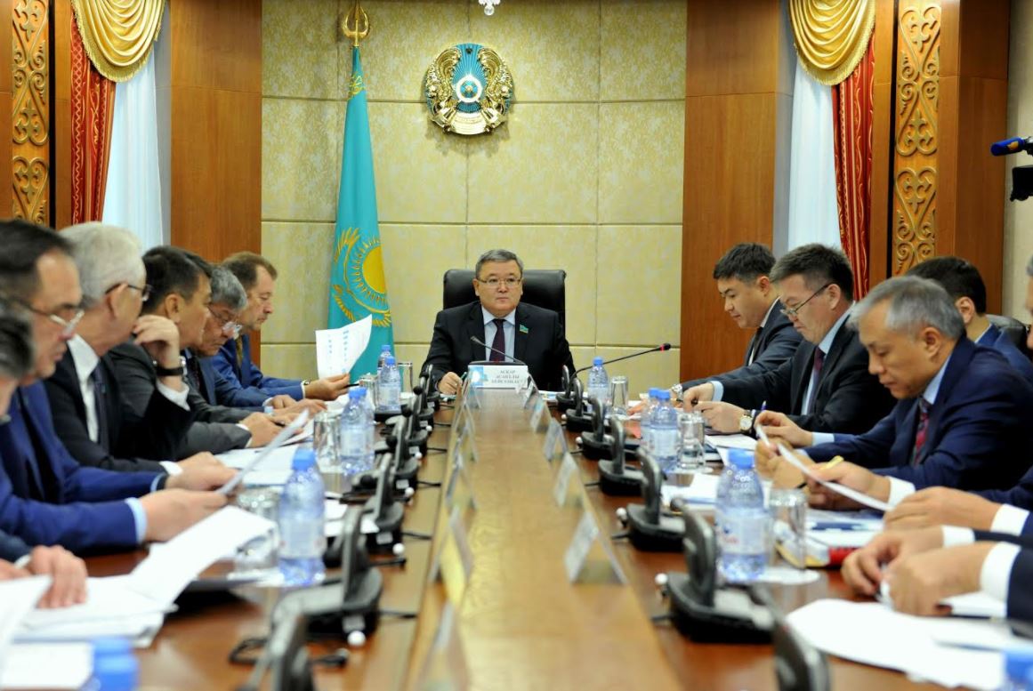 Senatorlar eksport saıasatynyń keleshegin talqylady