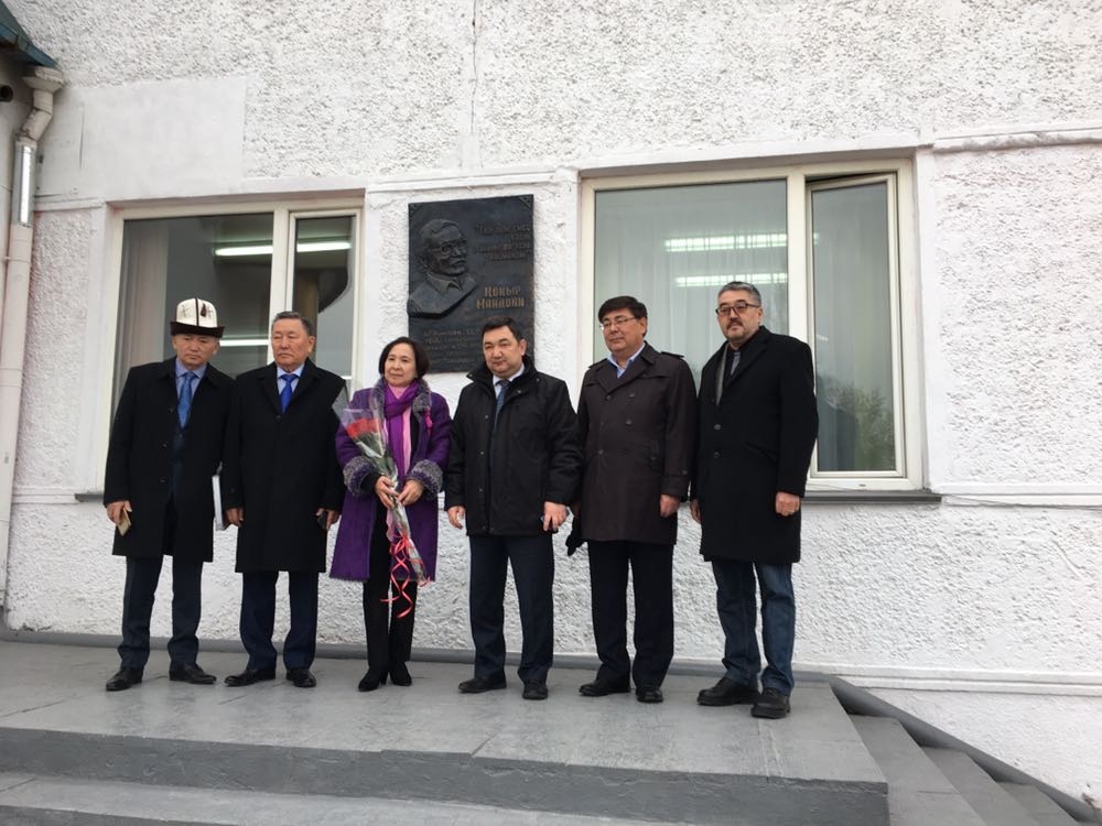 «Egemen Qazaqstan» gazetiniń basshylyǵy Almatyda mektep ujymymen kezdesti