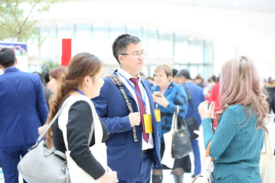 Astanaǵa álemniń bilim salasyndaǵy aıtýly spıkerleri keldi