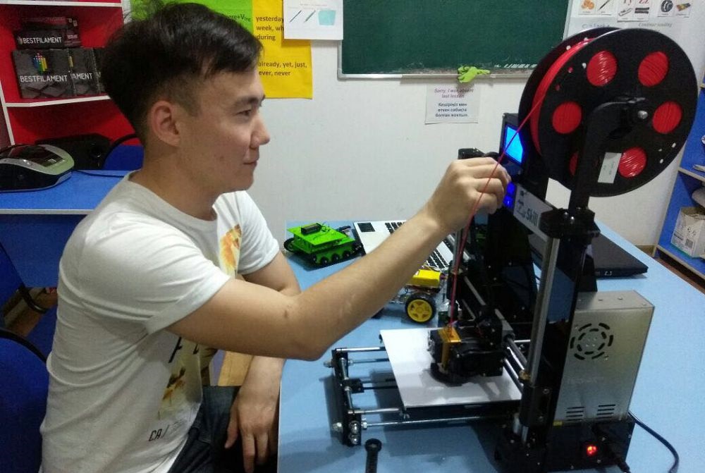 OQO-da robot tehnıkasyn qurastyratyn mektep ashyldy