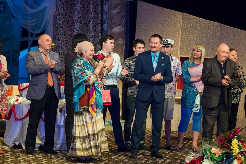 О́skemende aktrısa Gúlbaqyt Baqtybaevanyń benefısi ótti