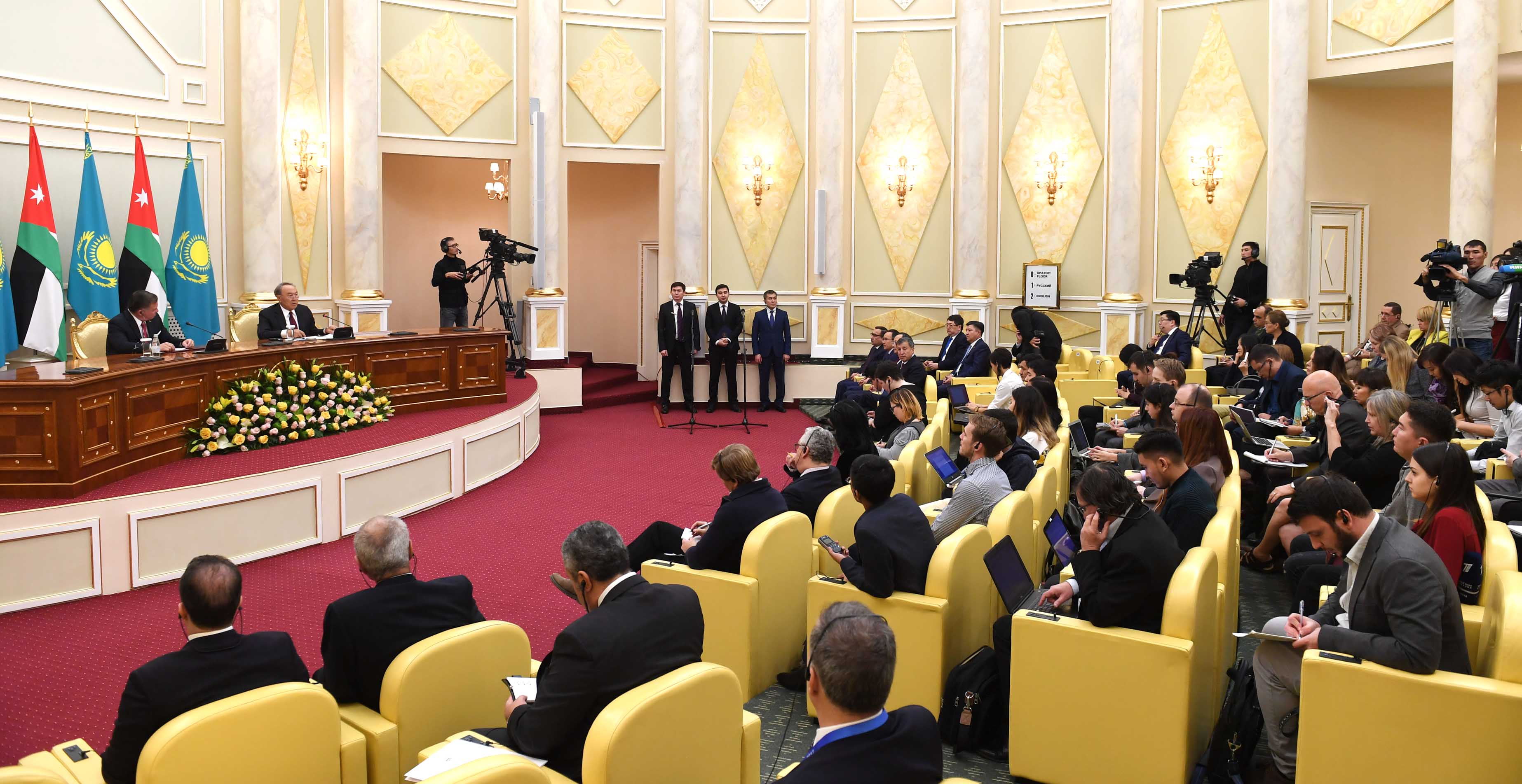 Iordanııa Koroliniń Qazaqstanǵa sapary barysynda birqatar qujattarǵa qol qoıyldy