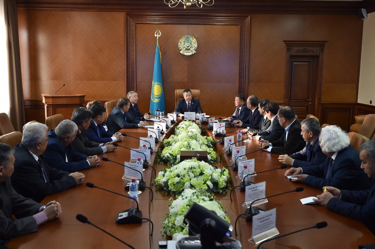 OQO ákimi halyqaralyq ǵylymı konferensııaǵa kelgen ǵalymdarmen kezdesti