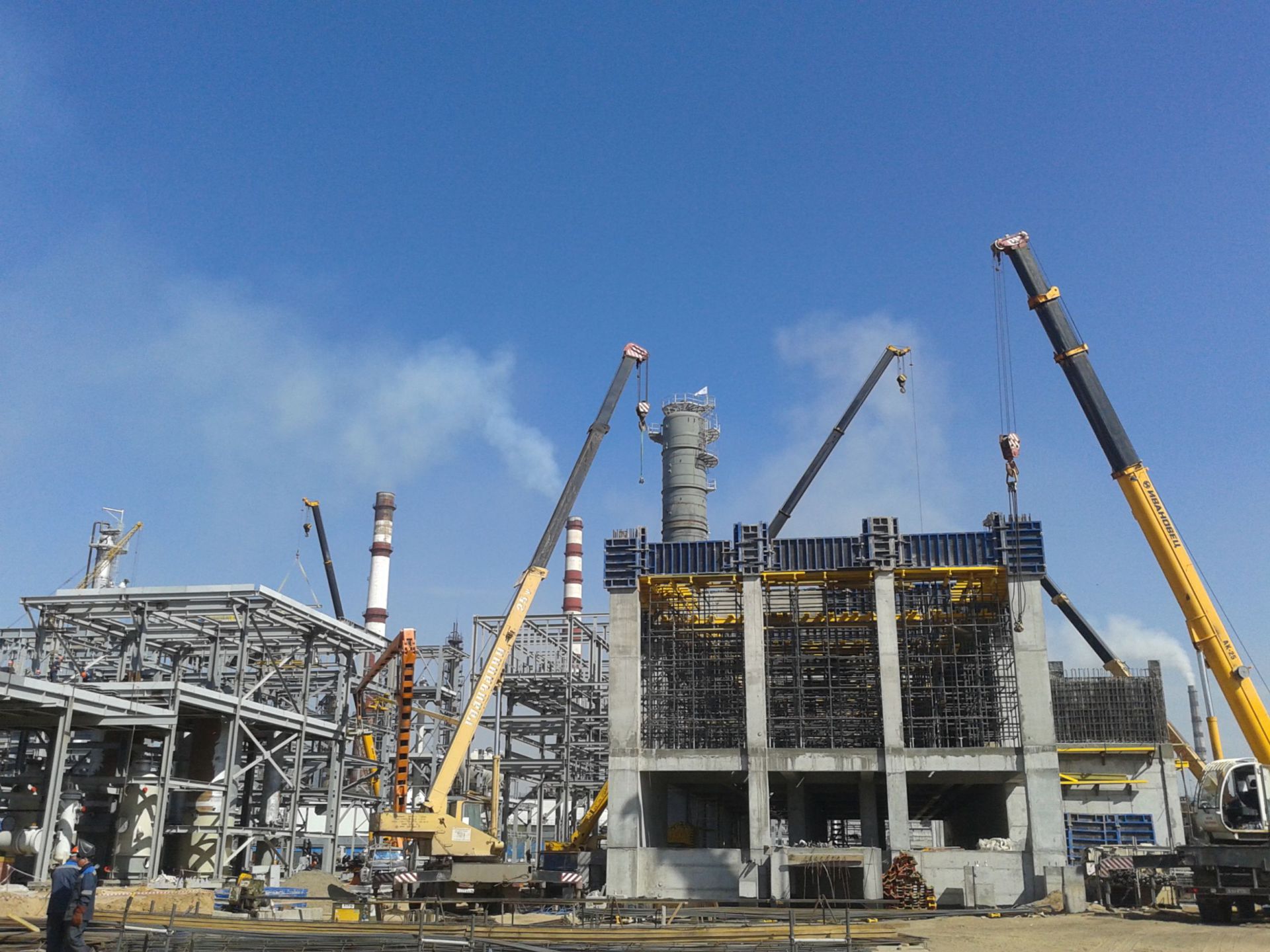 Energetıka mınıstri Pavlodar munaı-hımııa zaýytyn jańǵyrtý boıynsha jumys keńesin ótkizdi