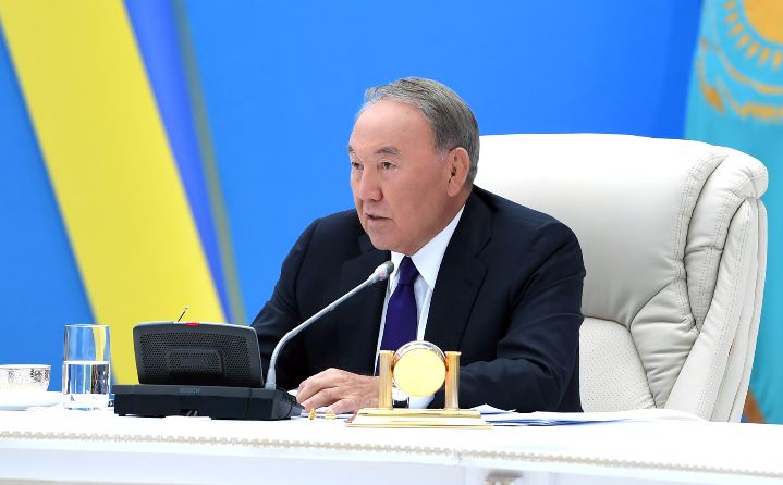 Nursultan Nazarbaev:  Partııa aldynda áli talaı sharýa bar ­