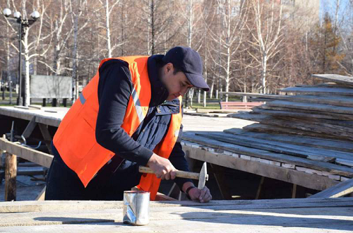 Shekten shyqqan sheneýnik shege qaǵýǵa májbúr boldy