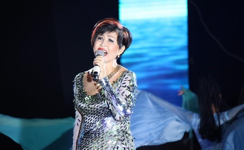 Roza Rymbaeva ózi týyp-ósken Qalbataý aýylynda tegin konsert berdi