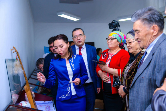 «Adamzattyń Abaıy» kórmesi Aqtóbe men Atyraýdy aralap keldi