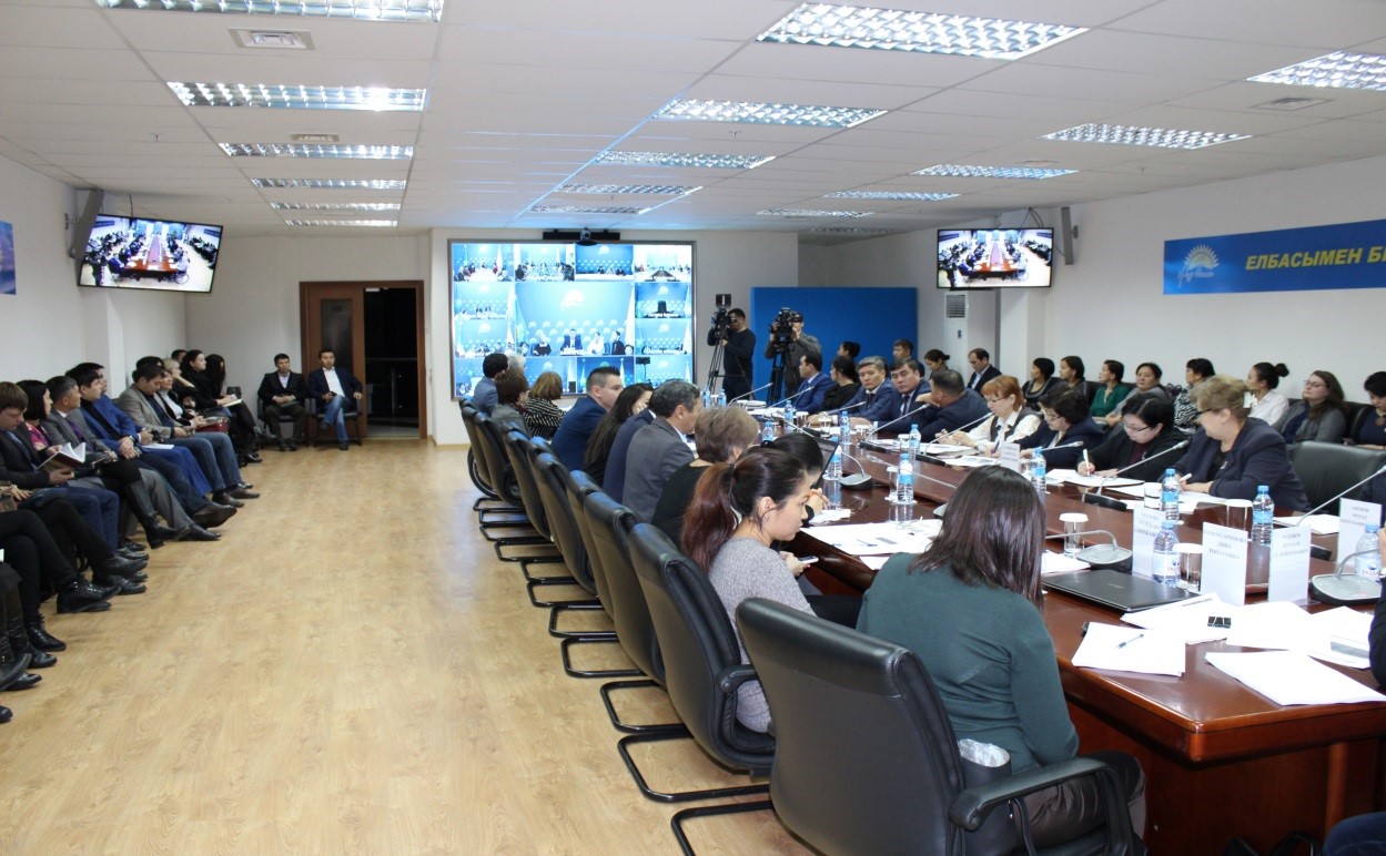 «Azamattyq bastamalardy qoldaý ortalyǵy» grant alýshylar jobasy týraly esep beredi