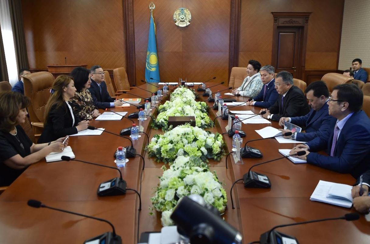 OQO ákimi BUU halyqtyń qonystanýy salasyndaǵy qor ókili  Djýlııa Vallezemen kezdesti